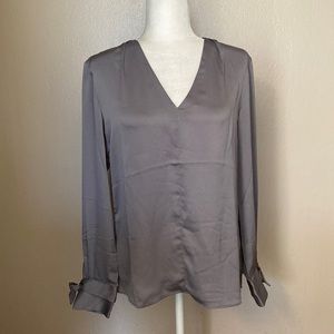 ❌SOLD❌ ✨NWT Banana Republic Gray Long Sleeve Blouse. Size Small.
